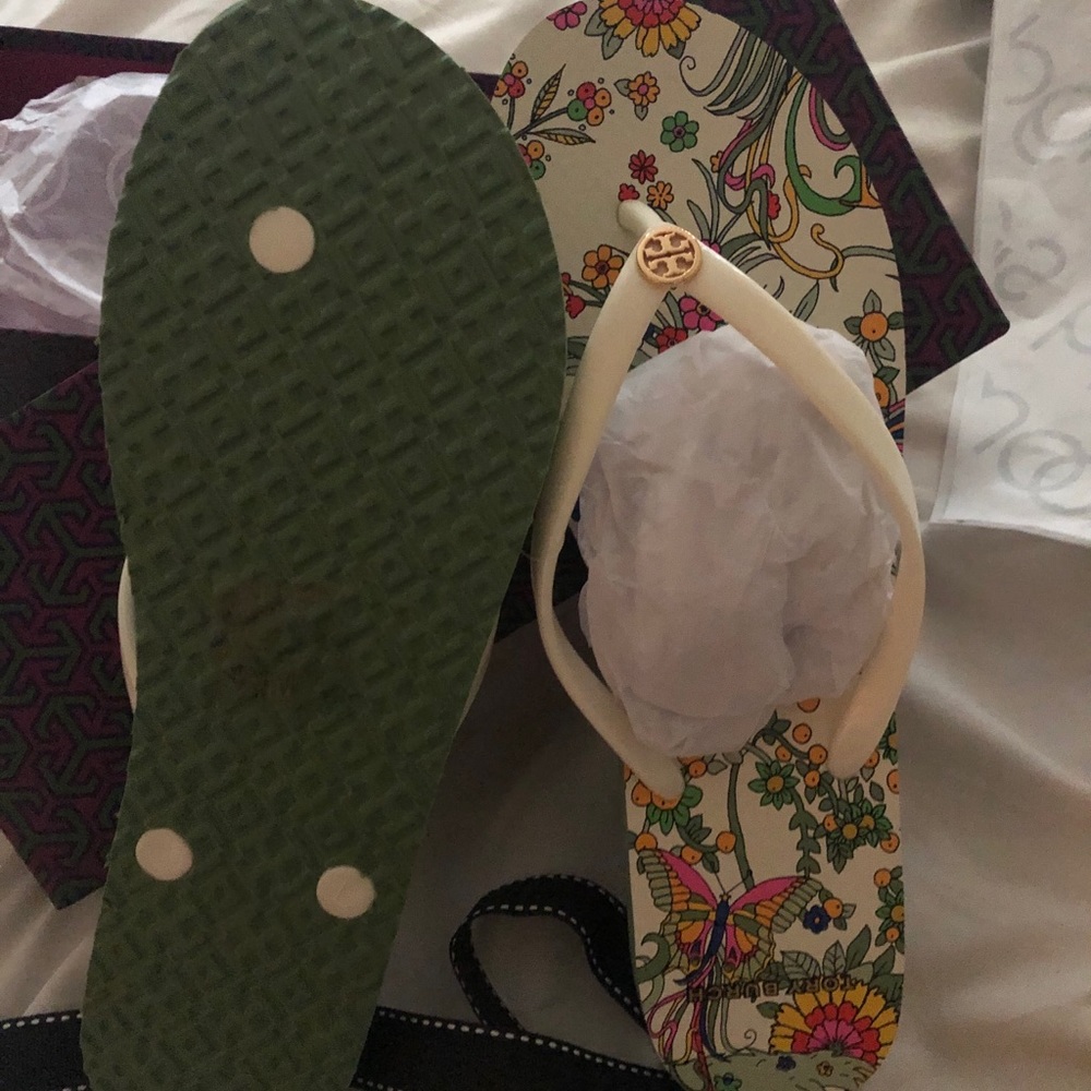 NEW!! Tory Burch Flip Flops - Picture 5 of 7